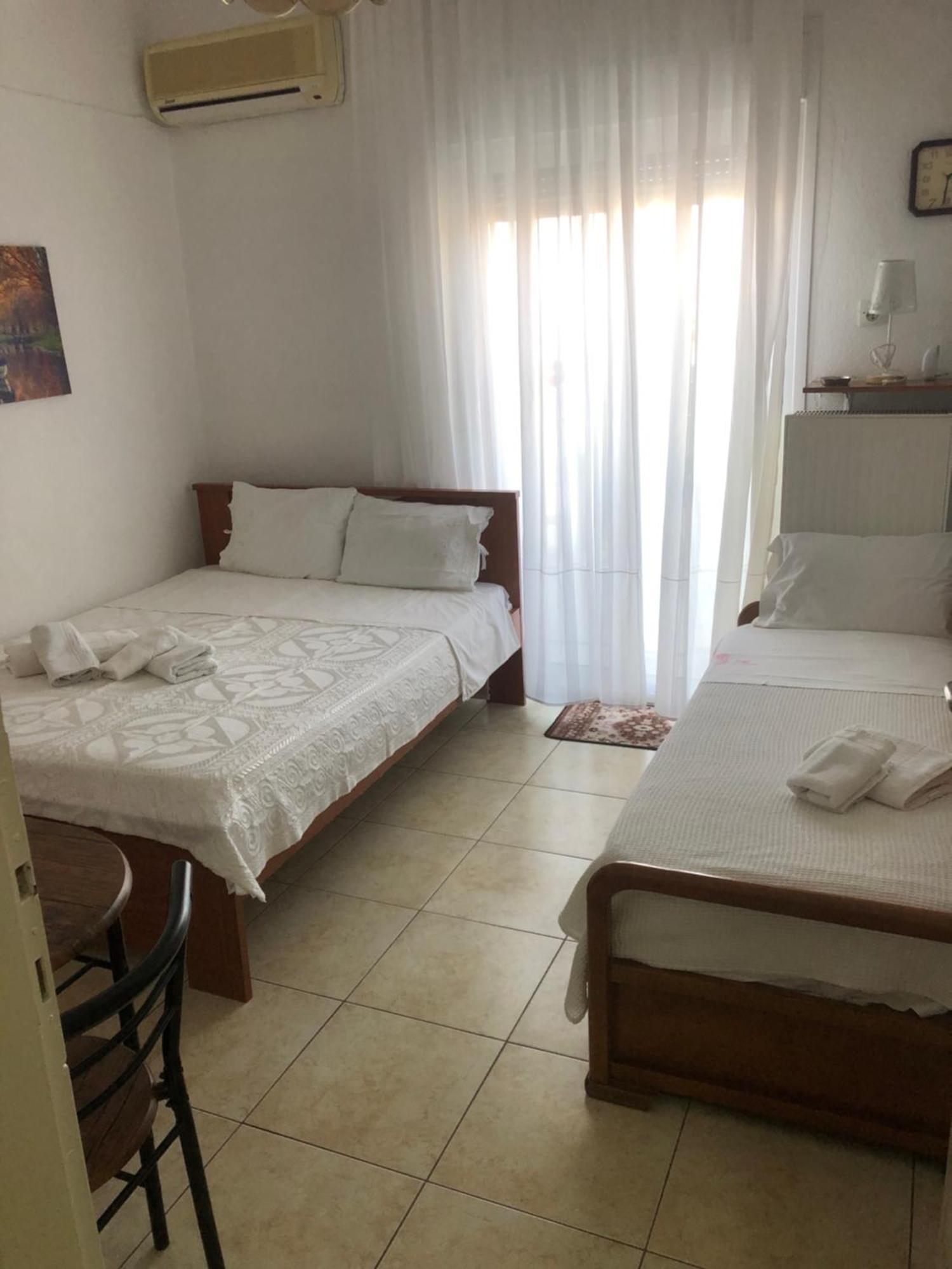 Nikos Rooms Néa Péramos 外观 照片