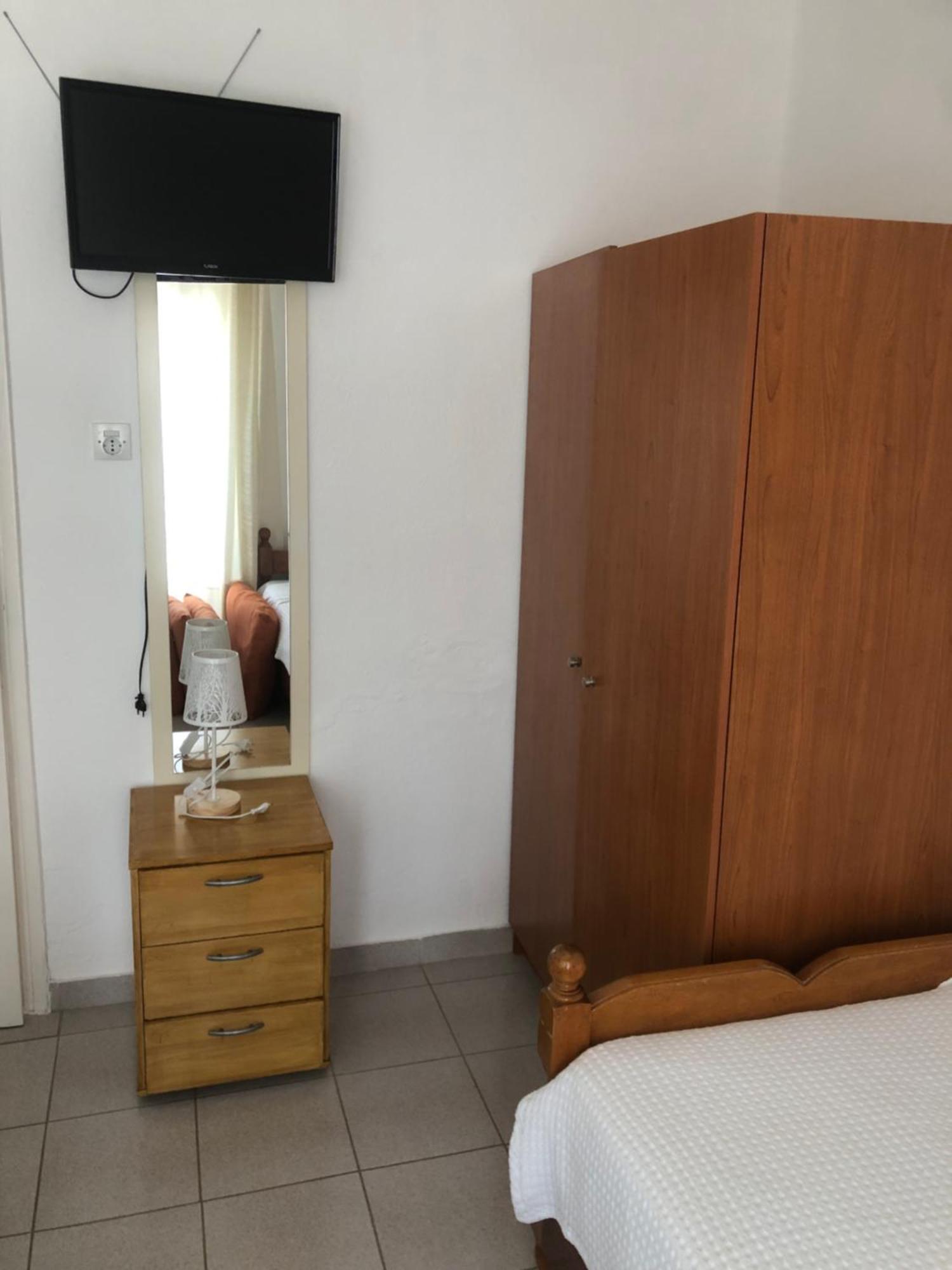 Nikos Rooms Néa Péramos 外观 照片