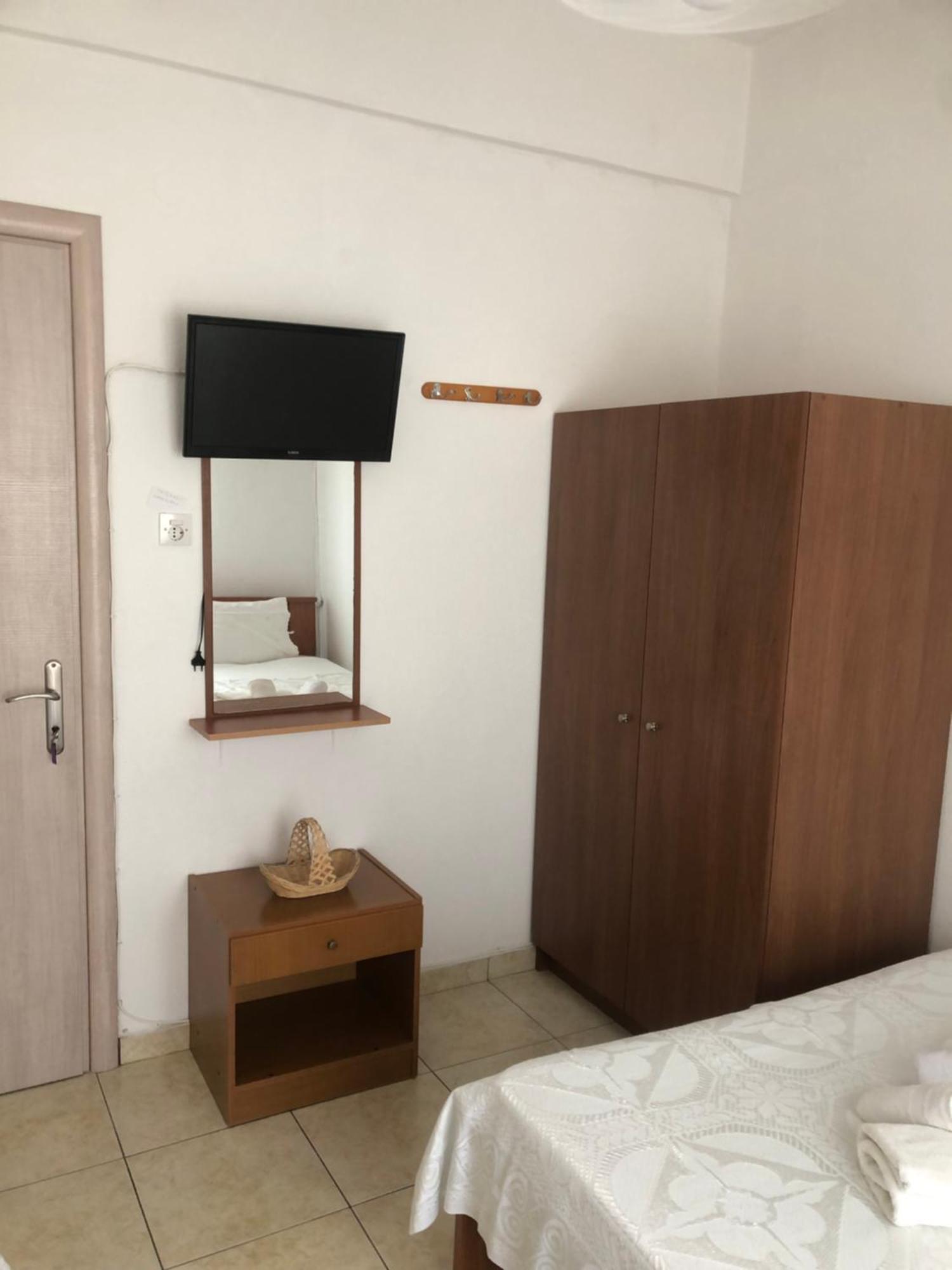 Nikos Rooms Néa Péramos 外观 照片