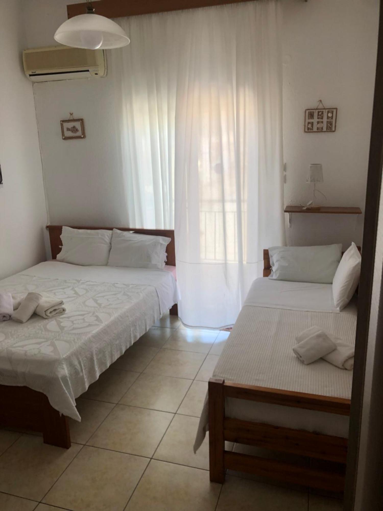 Nikos Rooms Néa Péramos 外观 照片